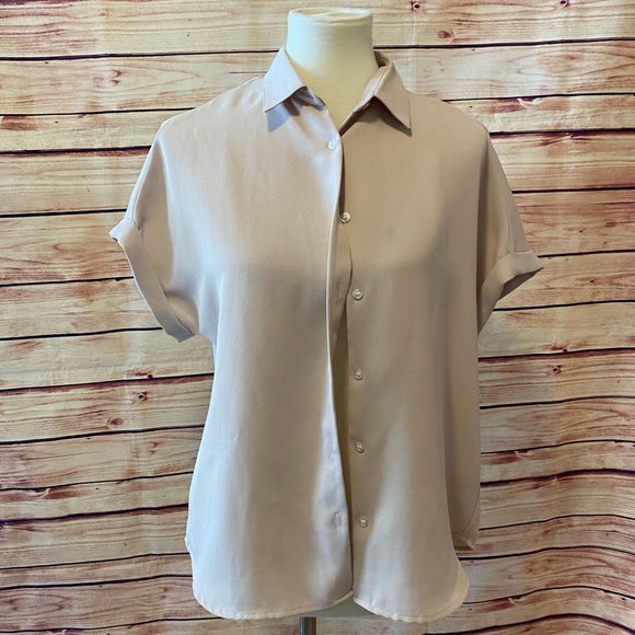 GU Japanese Brand Beige Button Down Cuffed Short Sleeve Top, Size Medium - Picture 1 of 4